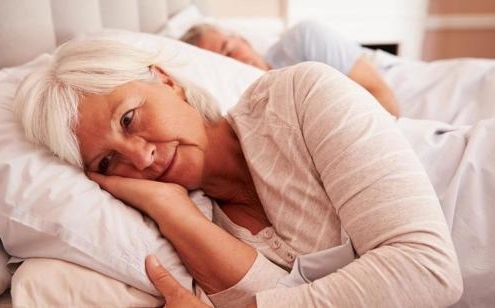 tips to deal with insomnia in menopause